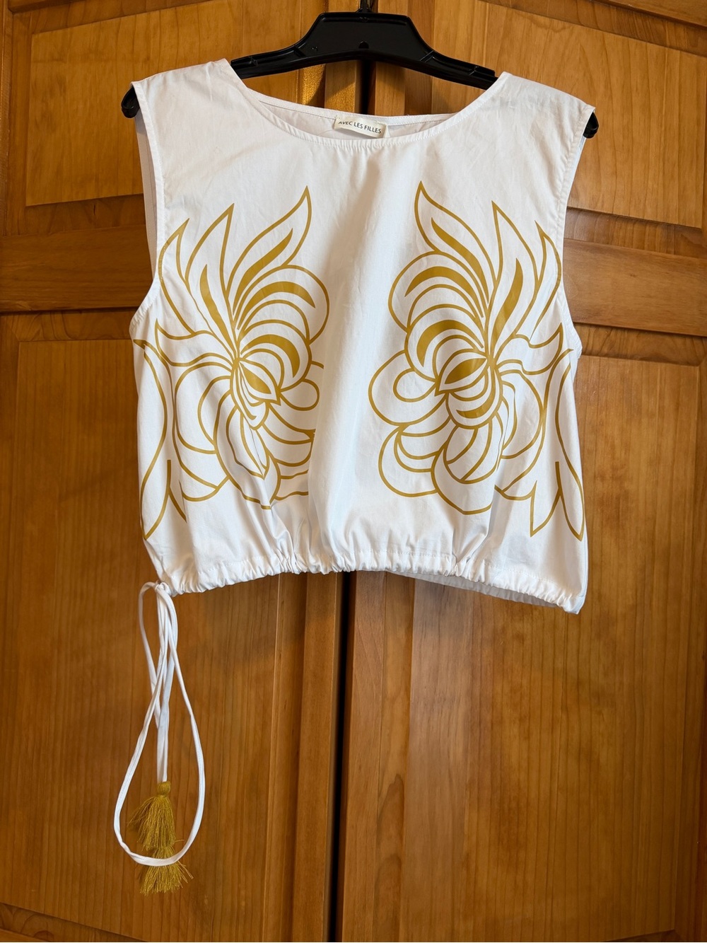 Avec Les Filles White Crop Top with Gold Floral Motif NWT M